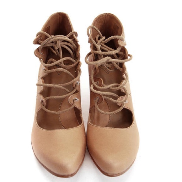 John Fluevog Lace Up Booties Kilimanjaro, Wonders Line - Picture 7 of 7